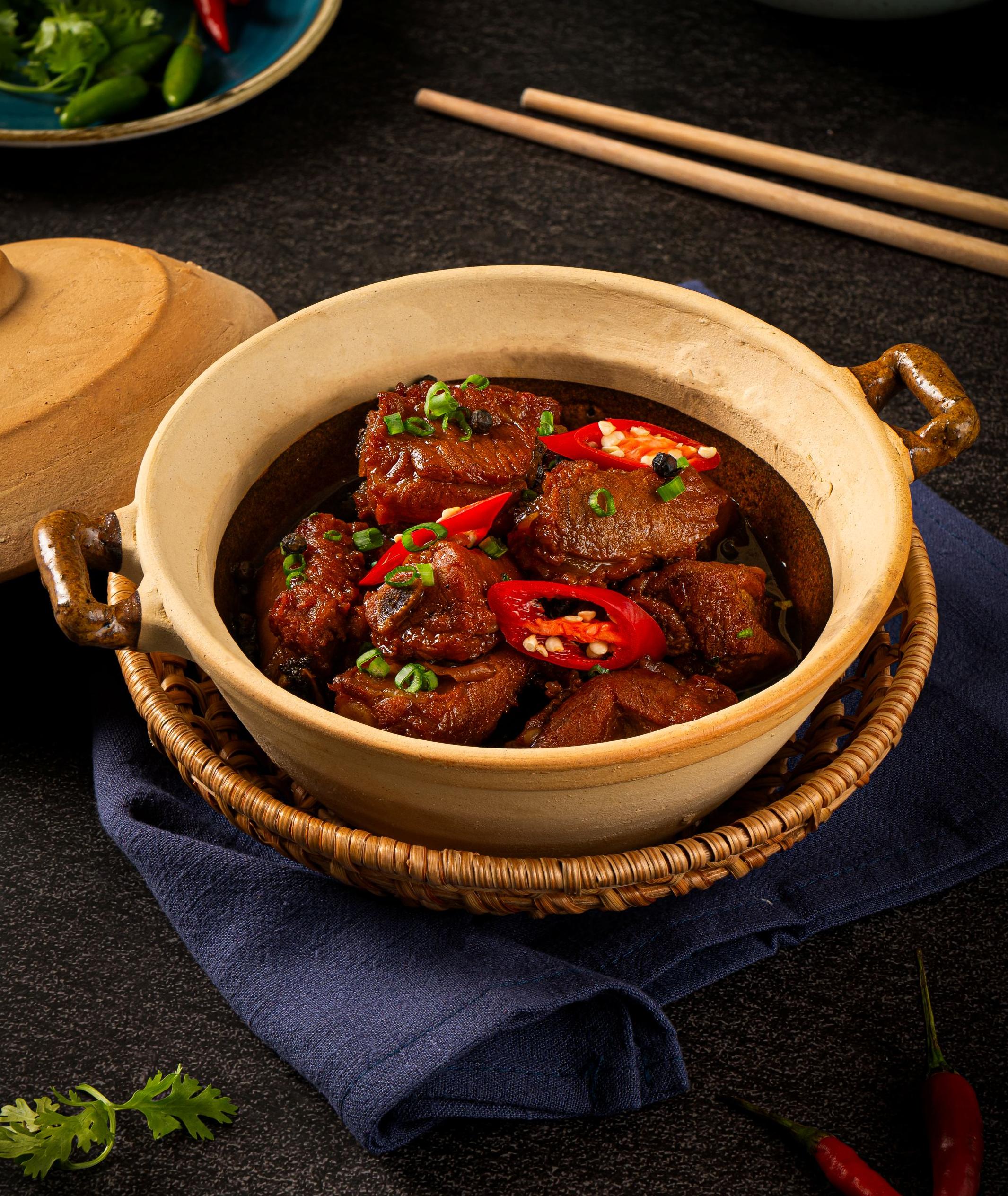 SƯỜN HEO KHO TỘ VỚI CƠM TRẮNG